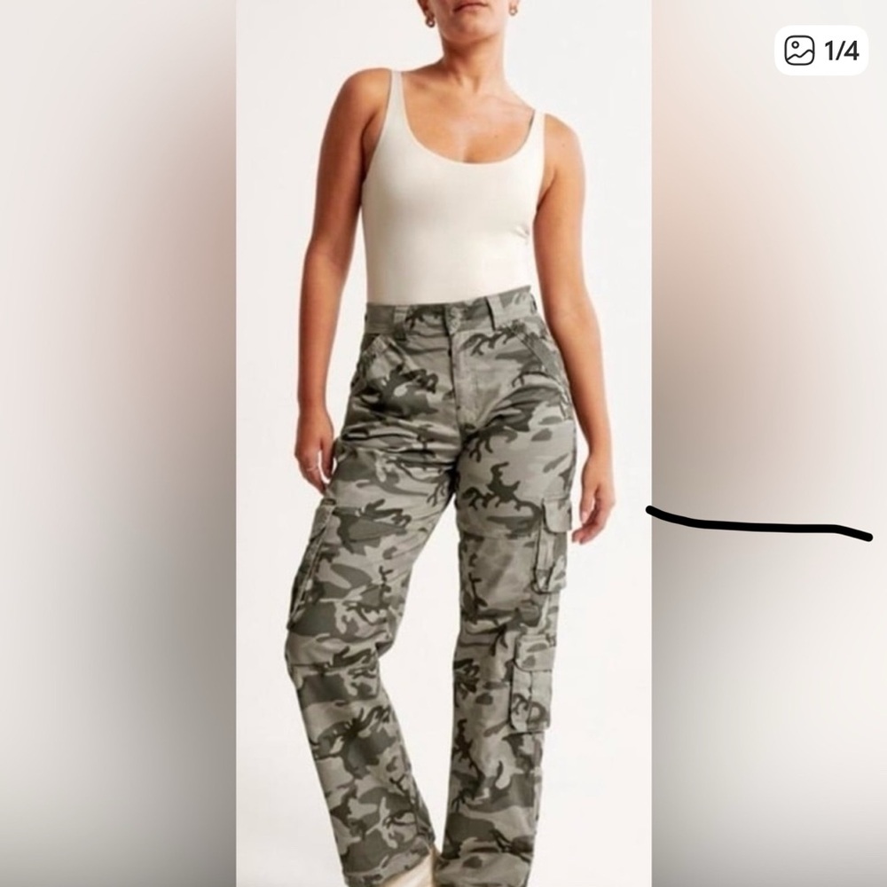 Abercrombie & Fitch Women's Green Camouflage Pants